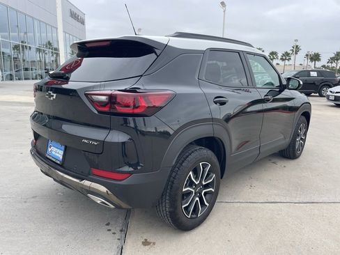 Used 2025 Chevrolet TrailBlazer ACTIV w/ Driver Confidence Package image 3