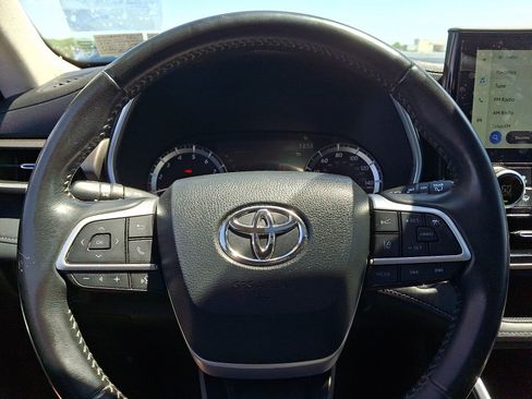 Used 2023 Toyota Highlander XLE FWD image 20