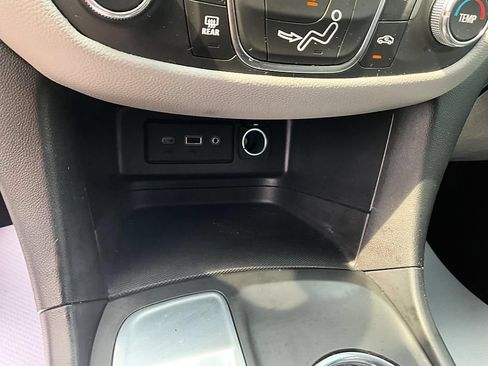 Used 2020 Chevrolet Equinox LS FWD image 22