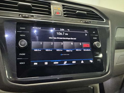 Used 2023 Volkswagen Tiguan SE AWD/4WD image 24