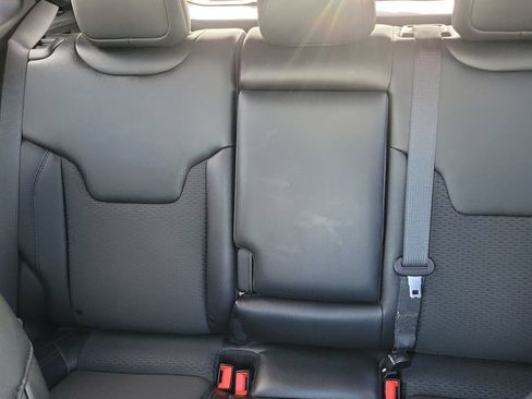 Used 2025 Jeep Compass Latitude w/ Sun & Sound Group AWD/4WD image 18
