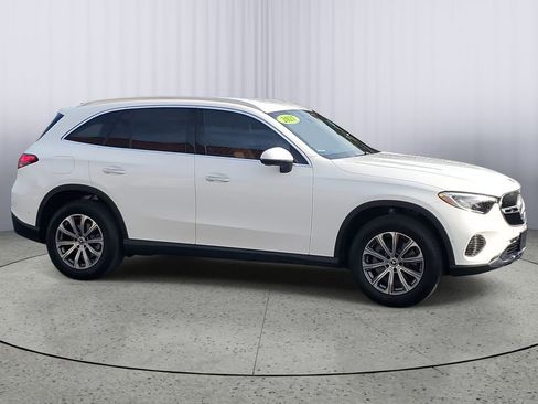 Used 2025 Mercedes-Benz GLC 300 image 2