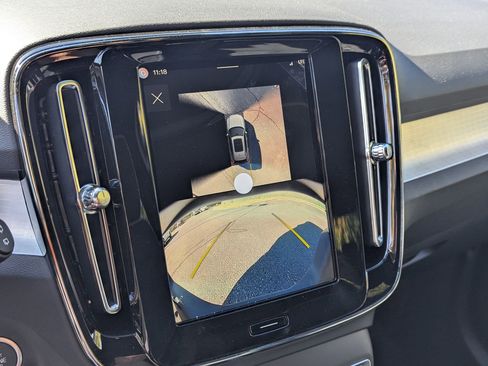 New 2026 Volvo XC40 B5 Ultra w/ Protection Package Premier image 15