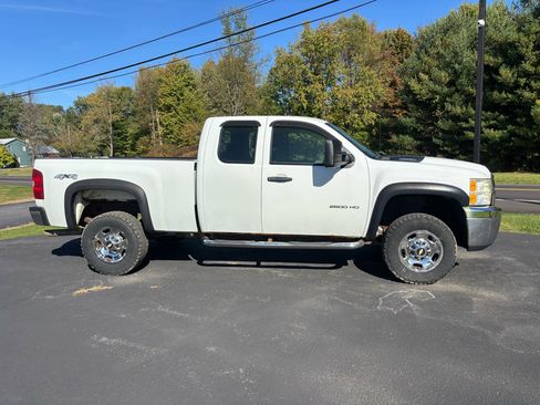 Used 2011 Chevrolet Silverado 2500 W/T w/ Snow Plow Prep Package image 6