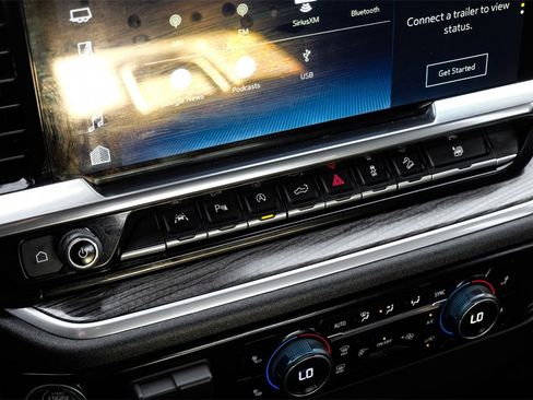 Used 2022 Chevrolet Silverado 1500 LT w/ Z71 Off-Road Package image 24