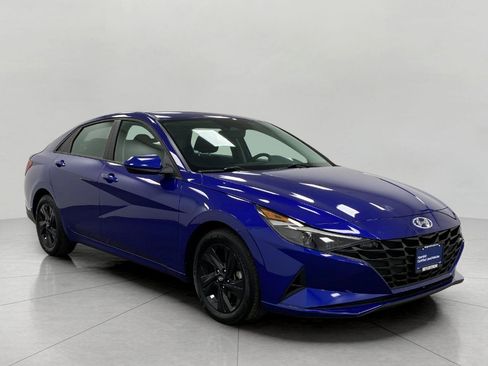 Certified 2023 Hyundai Elantra SEL w/ Preferred Accessory Package image 1