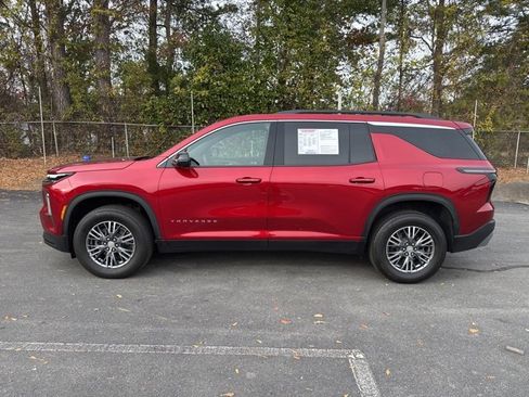 Certified 2024 Chevrolet Traverse LT image 2