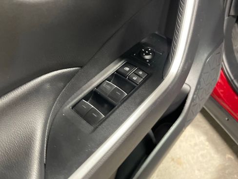 Used 2022 Toyota RAV4 XLE w/ Convenience Package FWD image 20