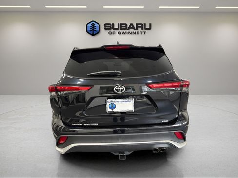 Used 2022 Toyota Highlander XSE FWD image 4
