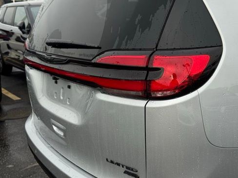 New 2026 Chrysler Pacifica Limited w/ S Appearance Package image 6