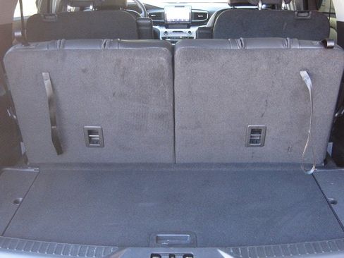 Used 2021 Ford Explorer XLT w/ Equipment Group 202A AWD/4WD image 14