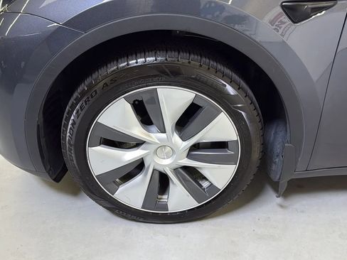 Used 2023 Tesla Model Y Long Range AWD/4WD image 24