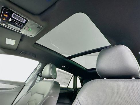 New 2025 Volkswagen Atlas Cross Sport SE image 11