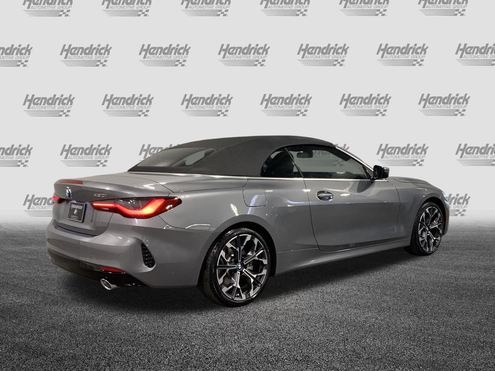 Used 2025 BMW 430i Convertible w/ Premium Package RWD image 8