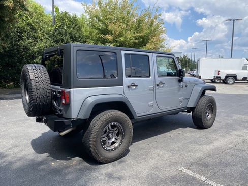Used 2016 Jeep Wrangler Unlimited Rubicon w/ Connectivity Group AWD/4WD image 9