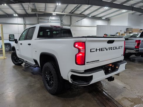 Used 2021 Chevrolet Silverado 2500 LTZ w/ LTZ Plus Package image 4