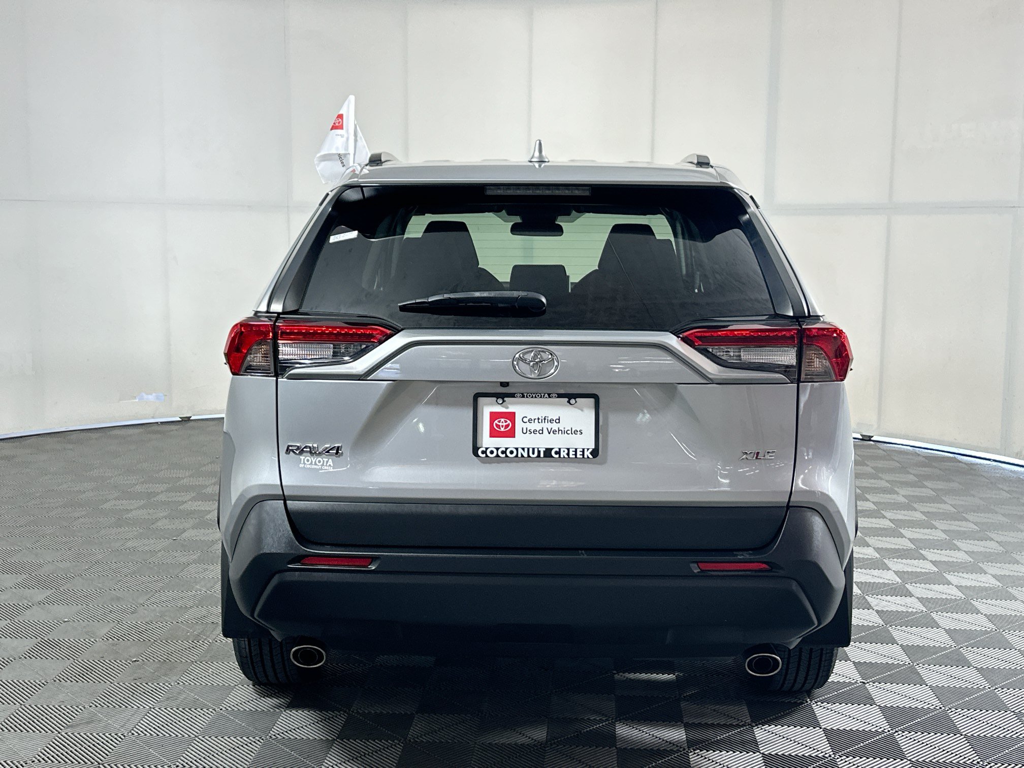 Used 2024 Toyota RAV4 XLE FWD image 4