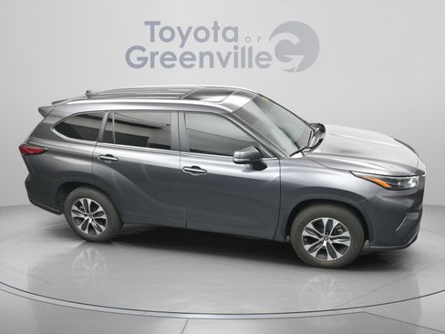 Used 2023 Toyota Highlander XLE FWD image 18