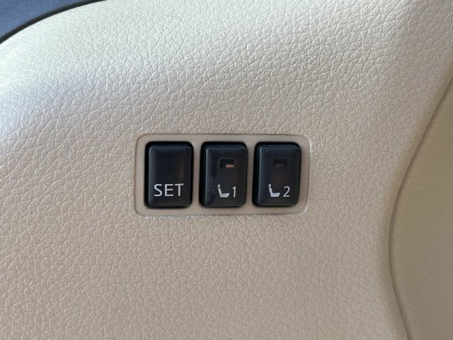 Used 2020 Nissan Rogue SV w/ Premium Package FWD image 28