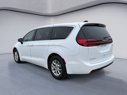 Used 2024 Chrysler Pacifica Touring-L