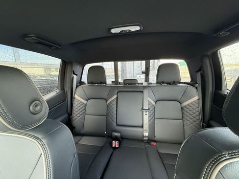 Used 2024 GMC Canyon Denali image 13