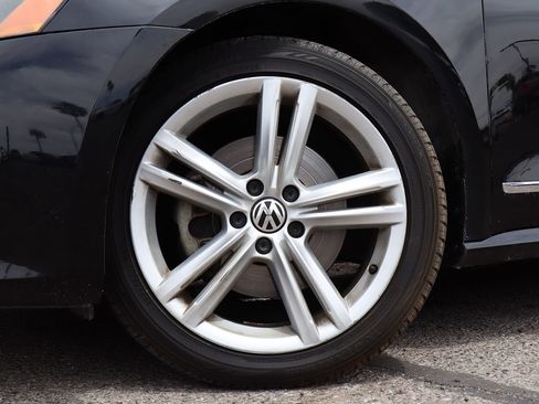 Used 2015 Volkswagen Passat TDI SEL Premium FWD image 5