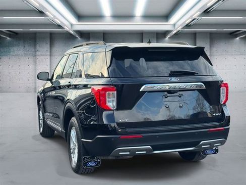 Used 2022 Ford Explorer XLT w/ Equipment Group 202A image 4