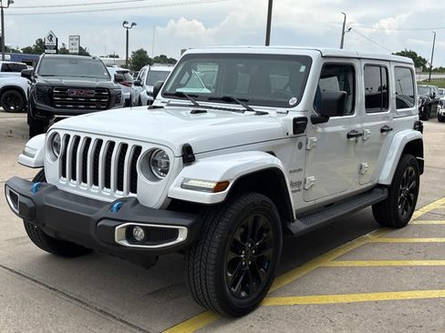 Used 2022 Jeep Wrangler Unlimited Sahara w/ Cold Weather Group AWD/4WD image 10