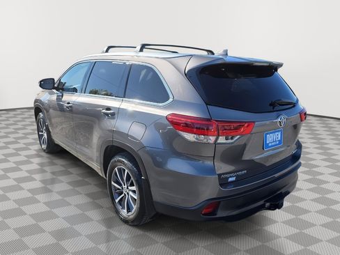 Used 2018 Toyota Highlander XLE AWD/4WD image 6