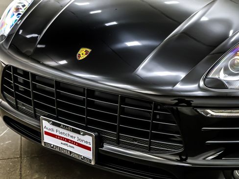 Used 2017 Porsche Macan AWD image 12