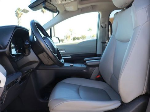 Used 2023 Toyota Sienna XLE image 11