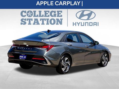 Used 2025 Hyundai Elantra Sport FWD image 8