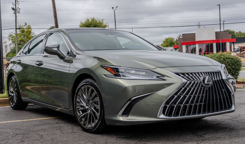 Used 2024 Lexus ES 350 Ultra Luxury w/ Accessory Package (Z1) FWD image 3
