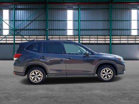 Used 2019 Subaru Forester Premium image 6