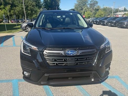 Used 2023 Subaru Forester Limited AWD/4WD image 3