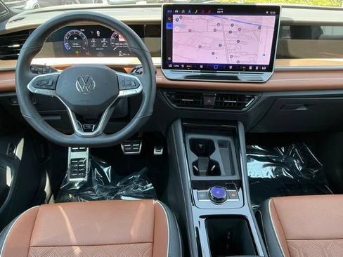 Certified 2026 Volkswagen Tiguan SEL R-Line AWD/4WD image 13
