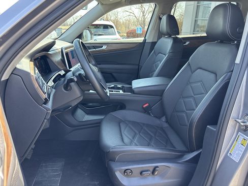 Used 2025 Volkswagen Atlas SE AWD/4WD image 21