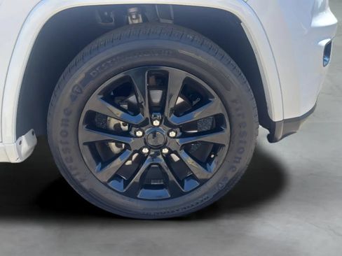 Used 2018 Jeep Grand Cherokee Altitude RWD image 30