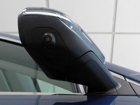 Used 2024 GMC Acadia Denali image 13