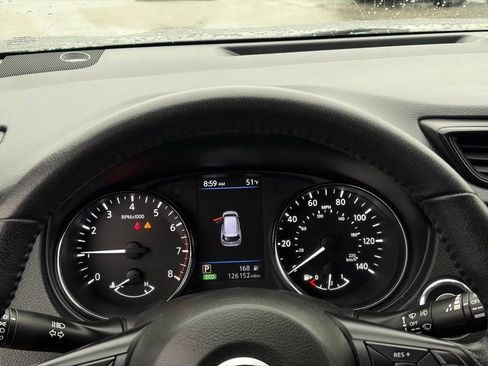 Used 2019 Nissan Rogue SV image 18