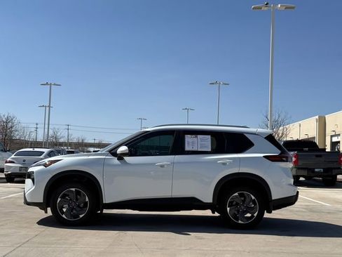 Used 2026 Nissan Rogue SV w/ SV Premium Package image 7