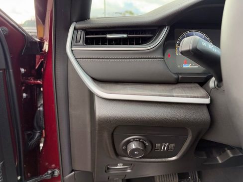 New 2025 Jeep Grand Cherokee Limited w/ Black Appearance Package image 18