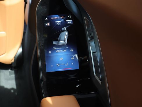 New 2026 BMW 740i xDrive w/ Premium Package image 20