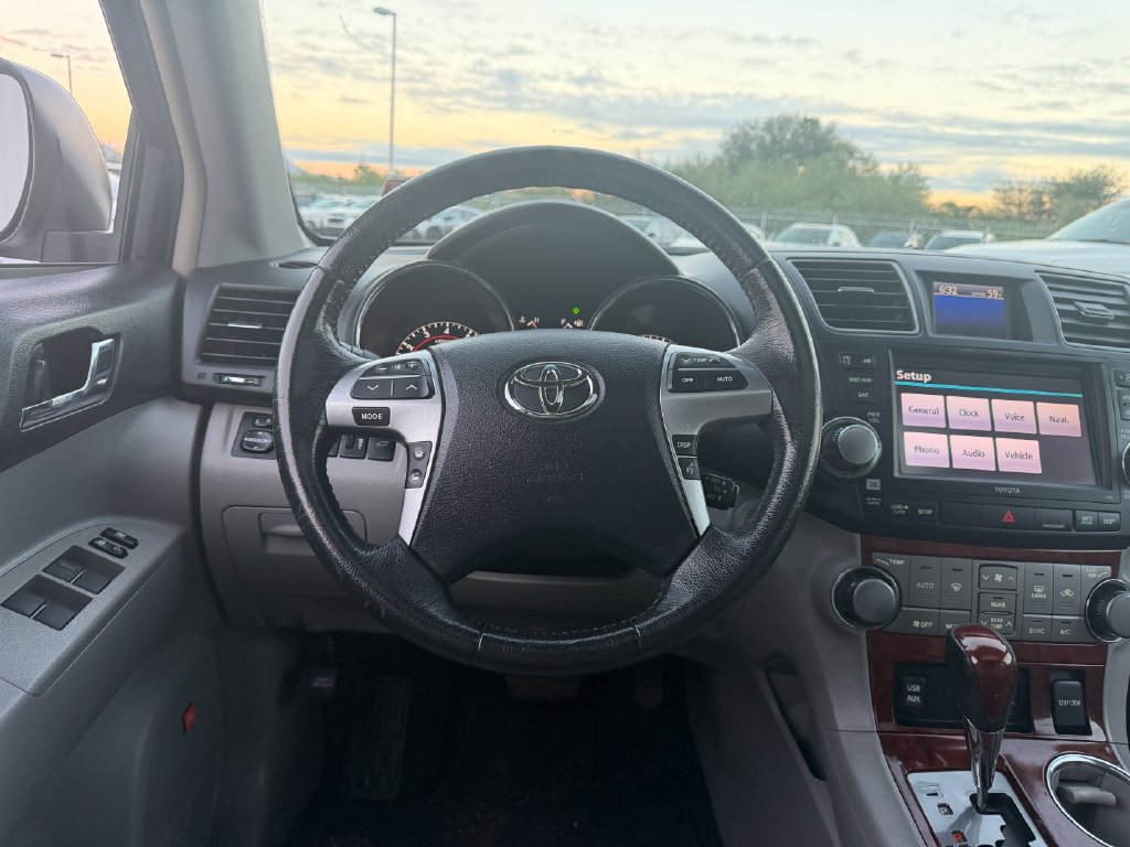 Used 2012 Toyota Highlander Limited w/ Tow Pkg AWD/4WD image 8