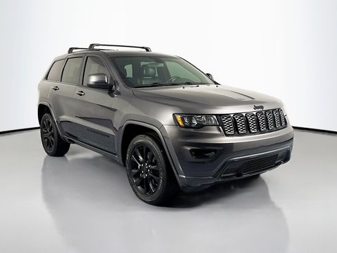 Used 2021 Jeep Grand Cherokee Laredo X image 3