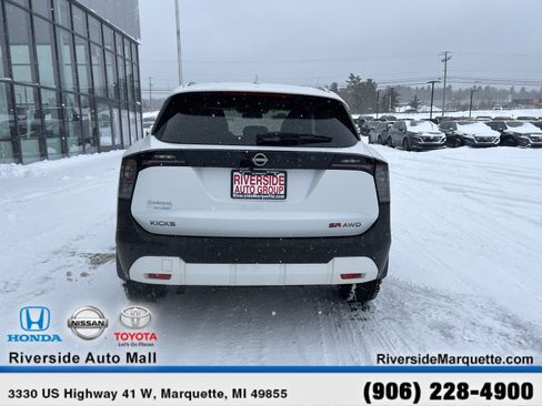 Used 2025 Nissan Kicks SR image 7
