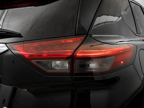 Used 2022 Nissan Rogue SV w/ SV Premium Package image 17