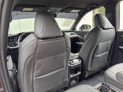 Used 2025 Lexus TX 500h AWD w/ Technology Package image 35