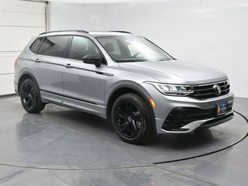 Used 2024 Volkswagen Tiguan SE R-Line AWD/4WD image 26