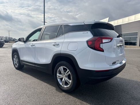 Used 2024 GMC Terrain SLE image 4